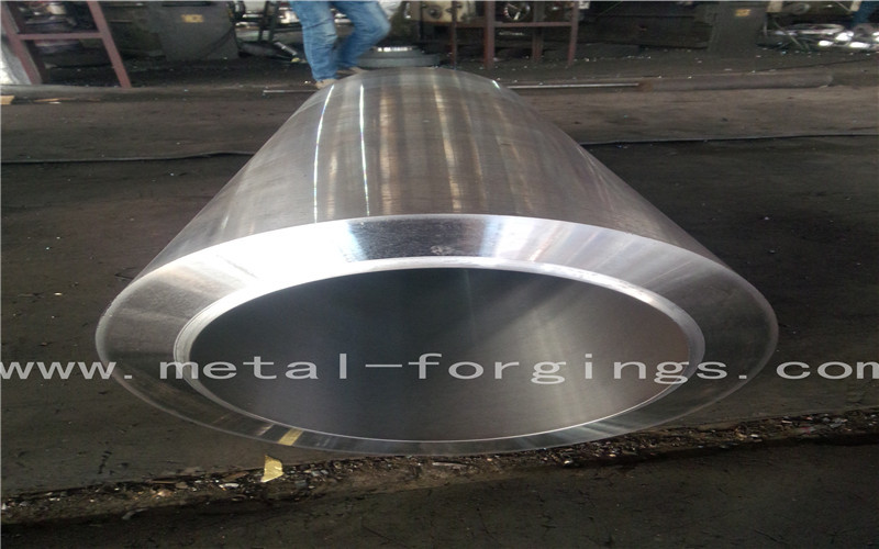 EN10222-2 P280GH 1.0426 の炭素鋼の金属は正常化される造られたシリンダーに機械で造られる Q + T の証拠スリーブを付けます